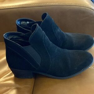 Me Too suede leather bootie’s , size 8